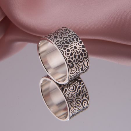 Breiter Ring mit Ornament geschwärzt